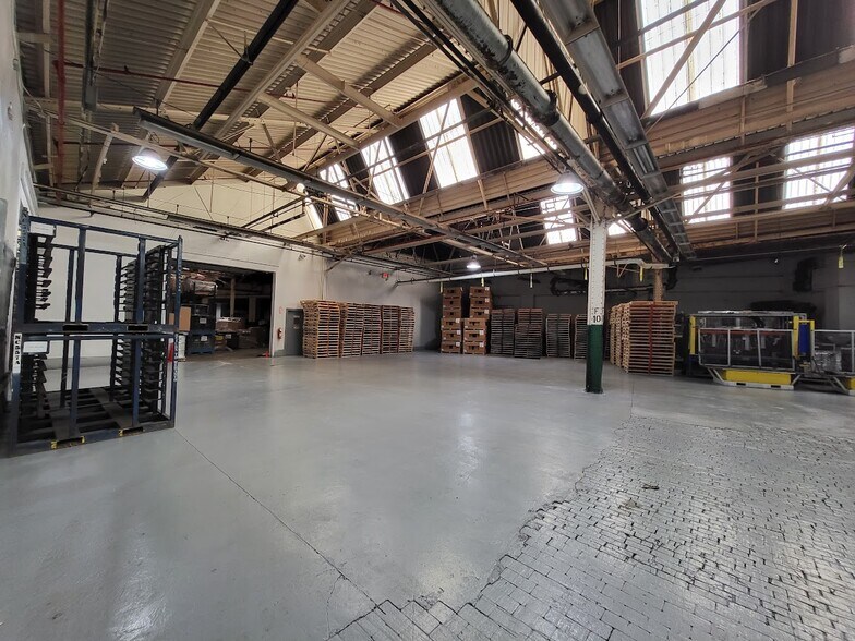More Photos Of 60 Baldwin Ave, Pontiac Warehouse For Lease