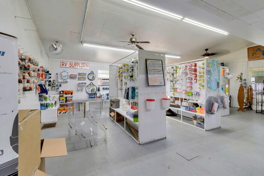 More Photos Of 13050 U.S. 190 hwy, Onalaska Freestanding For Sale