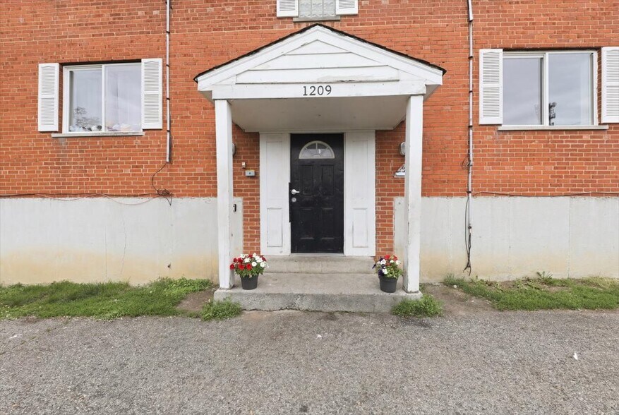 More Photos Of 1209 W Galbraith Rd, Cincinnati Apartments For Sale