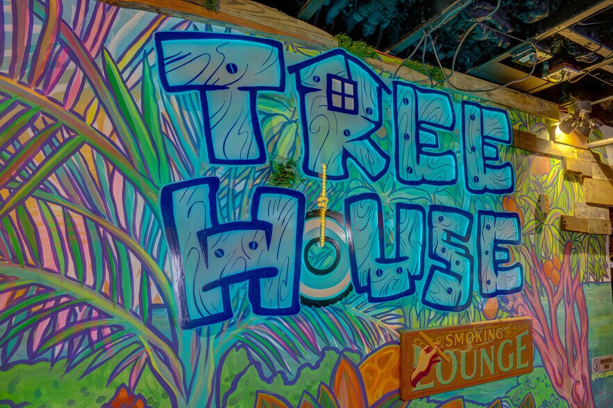 More Photos Of 135 Duval St, Key West Bar For Lease