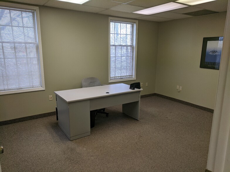 More Photos Of 10235 Brecksville Rd, Brecksville Office For Lease