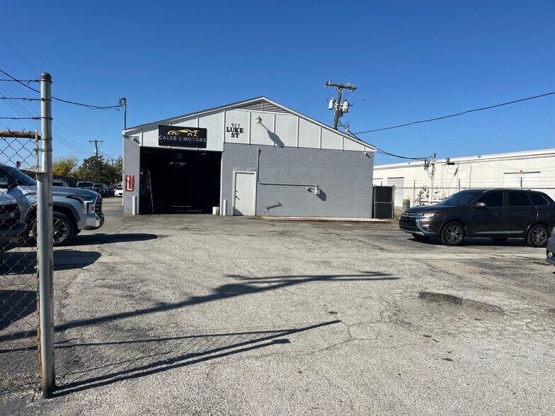 Primary Photo Of 925 Luke St, Irving General Retail For Sale