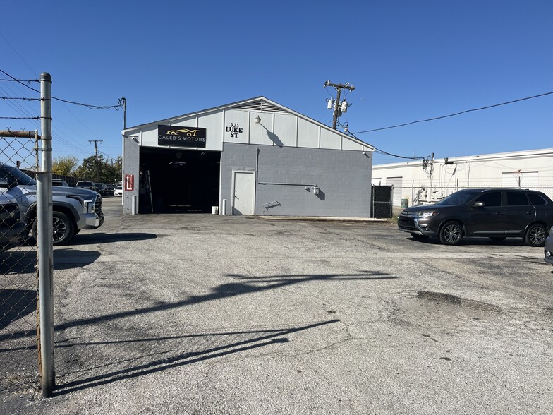 More Photos Of 925 Luke St, Irving General Retail For Sale