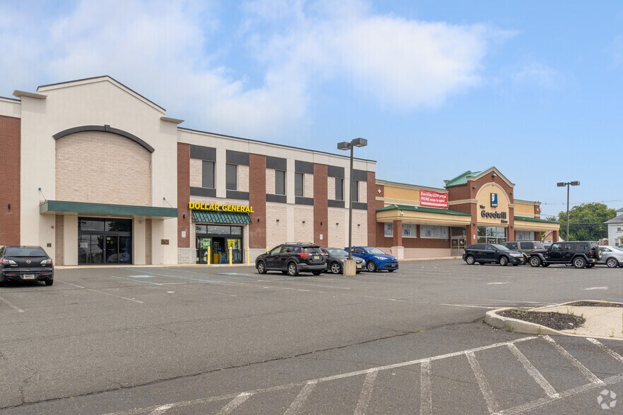 More Photos Of 509-513 W Union Ave, Bound Brook Freestanding For Lease