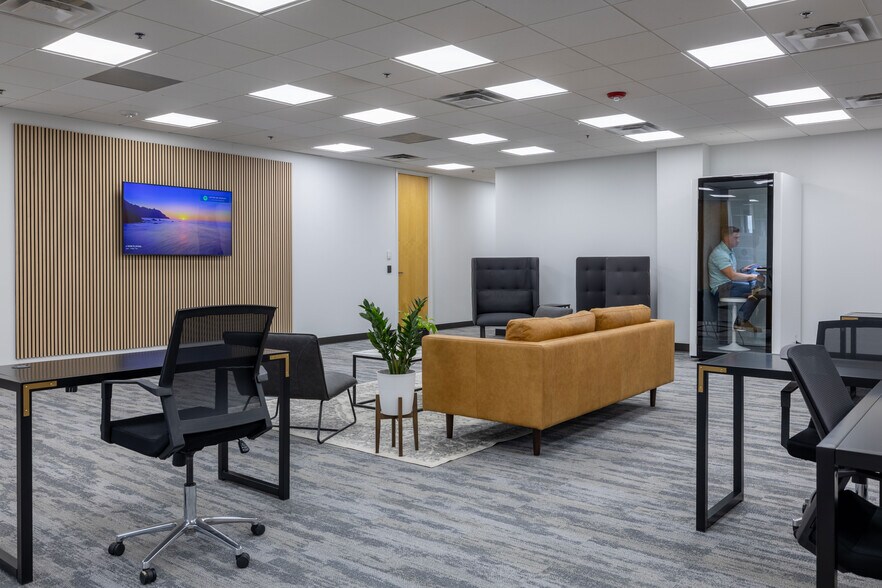 More Photos Of 8400 E Crescent Pky, Greenwood Village Coworking Space