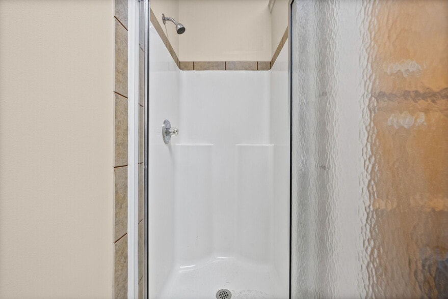 More Photos Of 1811 Alpine Dr, Clarksville Light Manufacturing For Lease