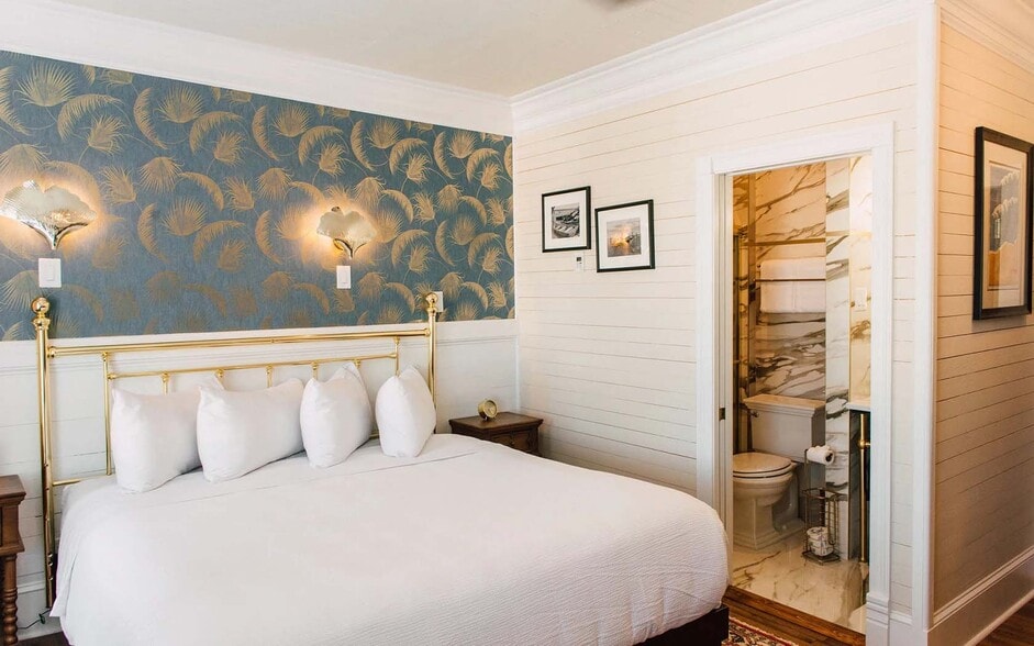 More Photos Of 51 Avenue C, Apalachicola Hotel For Sale
