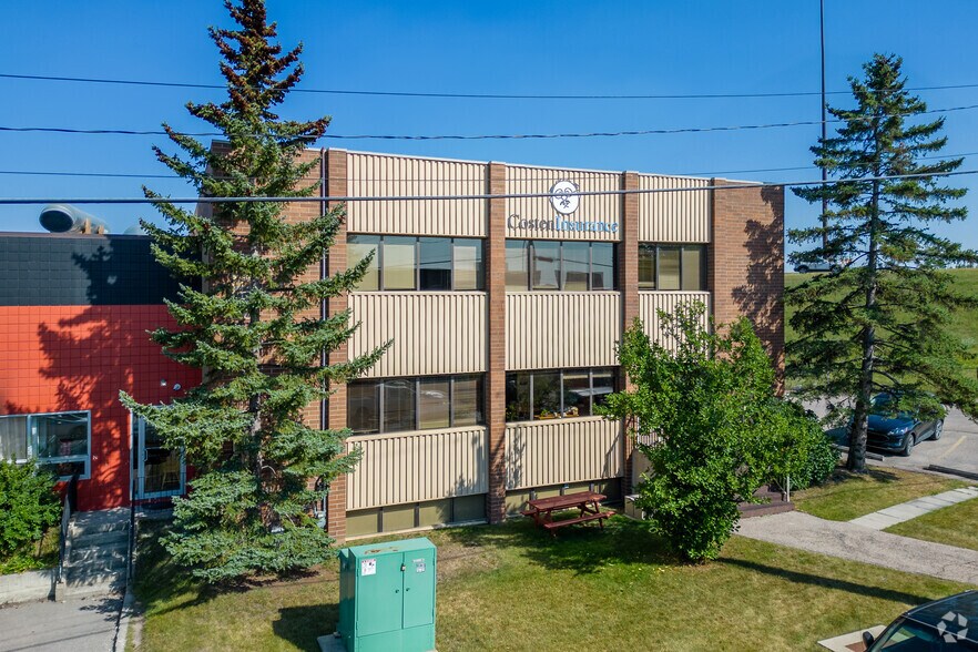 Primary Photo Of 76 Skyline Cres NE, Calgary Office For Sale