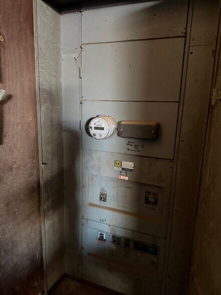 More Photos Of 708 N Pleasant Ave, Fresno Warehouse For Sale