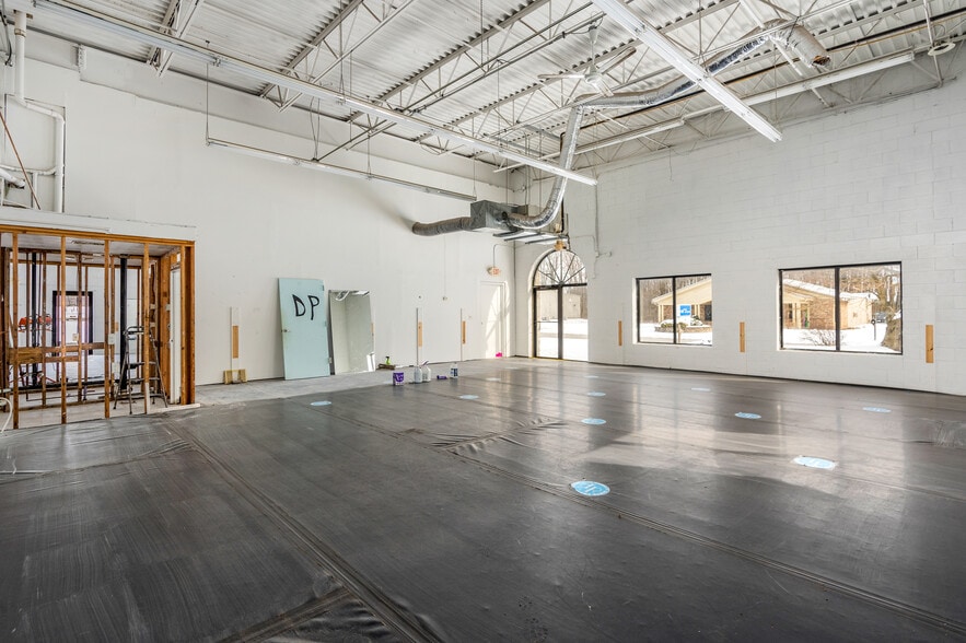 More Photos Of 34 Patria Rd, South Windsor Flex For Lease