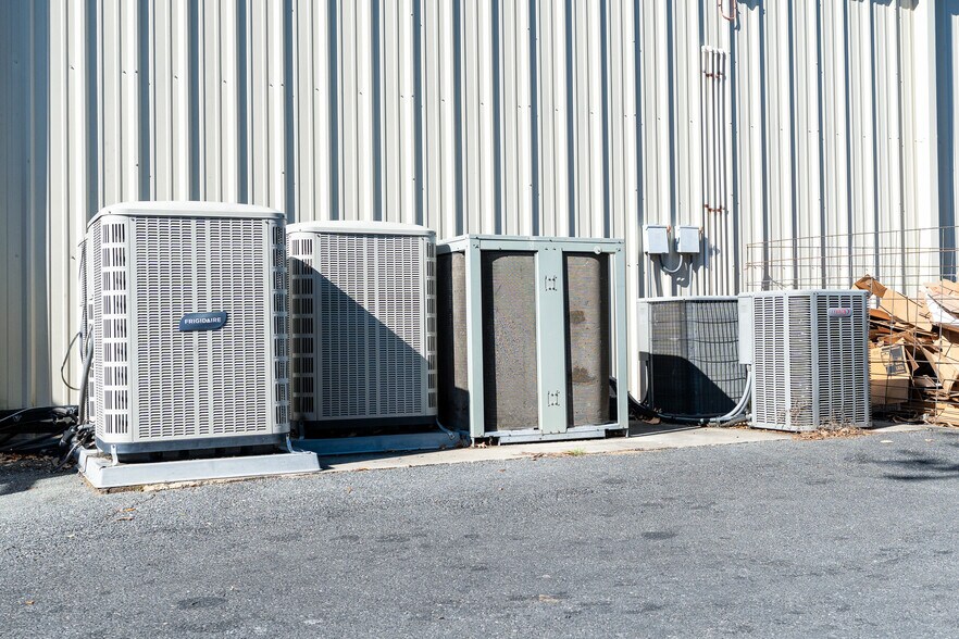 More Photos Of 4944 Malloy Plz, Marianna Freestanding For Sale