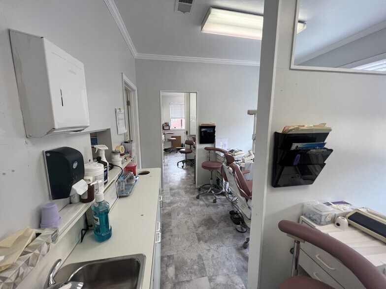 More Photos Of 160 Waverly Pl, San Francisco Storefront Retail Office For Lease