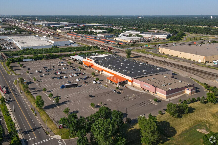 More Photos Of 5660 NE Main St, Fridley Freestanding For Lease