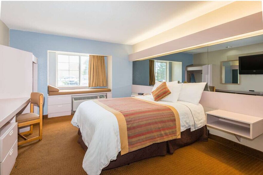 More Photos Of 11831 NW Plaza Cir, Kansas City Hotel For Sale
