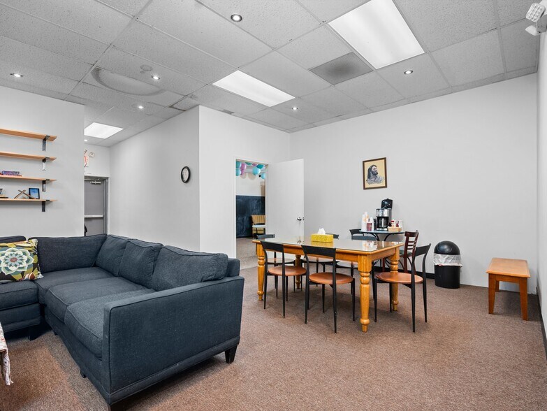 More Photos Of 3211 N Garfield, Traverse City Freestanding For Sale