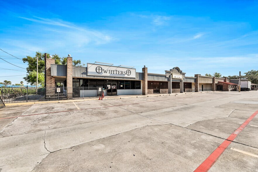 More Photos Of 6915 Spencer Hwy, Pasadena Restaurant For Lease