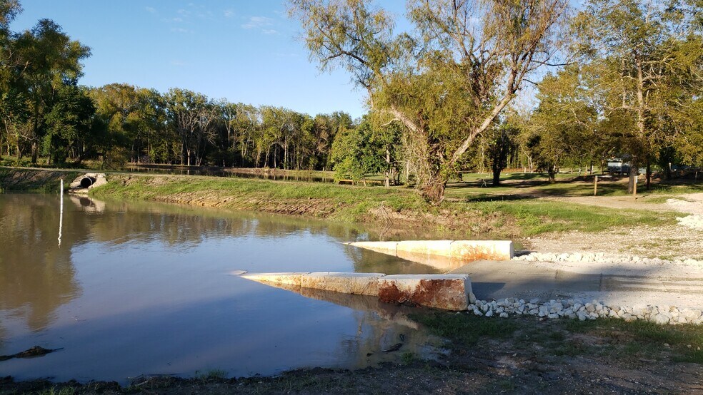 More Photos Of 4326 TX-19, Trinity Marina For Sale