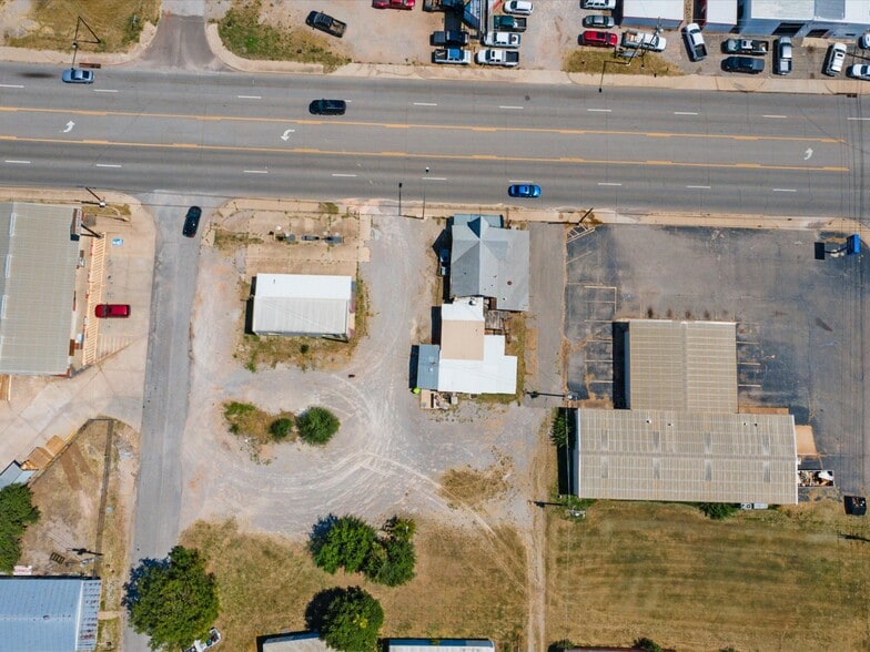More Photos Of 801 S Green Ave, Purcell Auto Repair For Sale