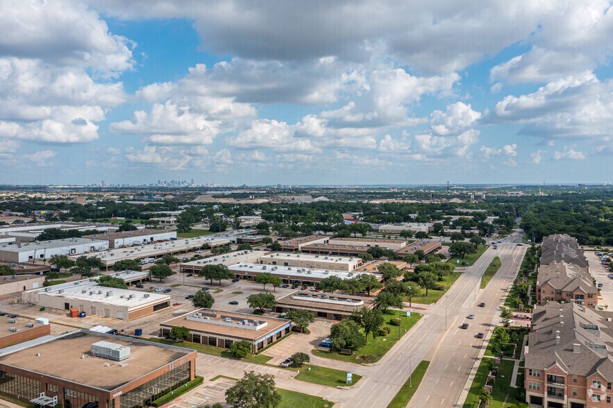 More Photos Of 11482 Luna Rd, Farmers Branch Light Distribution For Lease