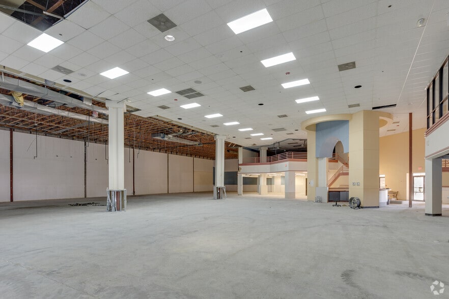 More Photos Of 925-2034 S Gilbert Rd, Mesa Unknown For Lease