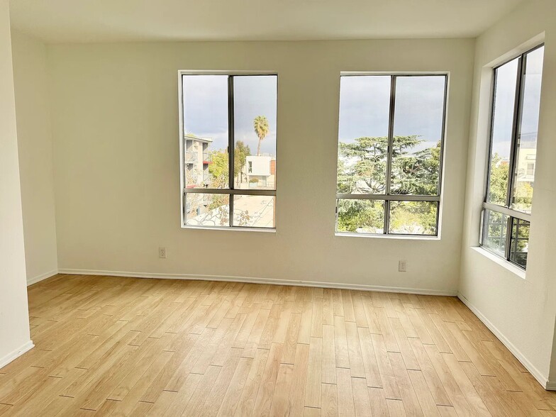 More Photos Of 884 Palm Ave, West Hollywood Apartments For Sale