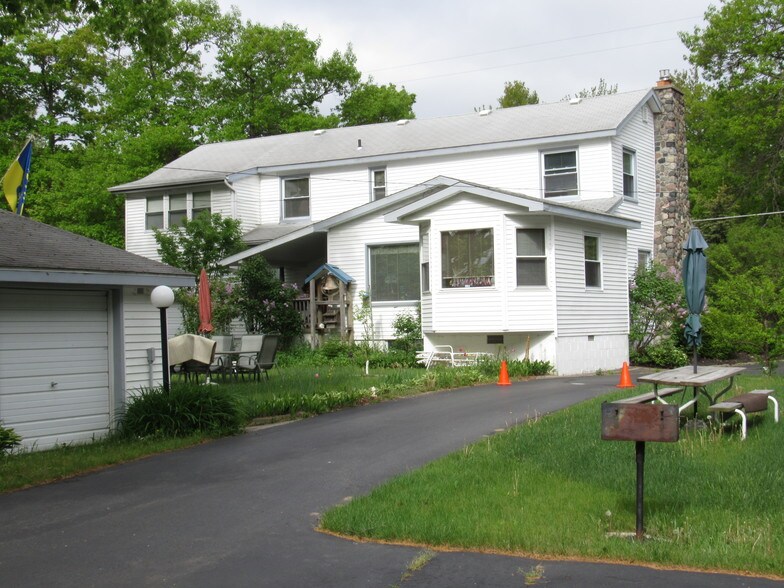 More Photos Of 4497 S US Highway 23, Greenbush Hotel For Sale