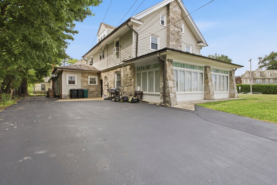 More Photos Of 678 Ferne Blvd, Drexel Hill Office For Sale