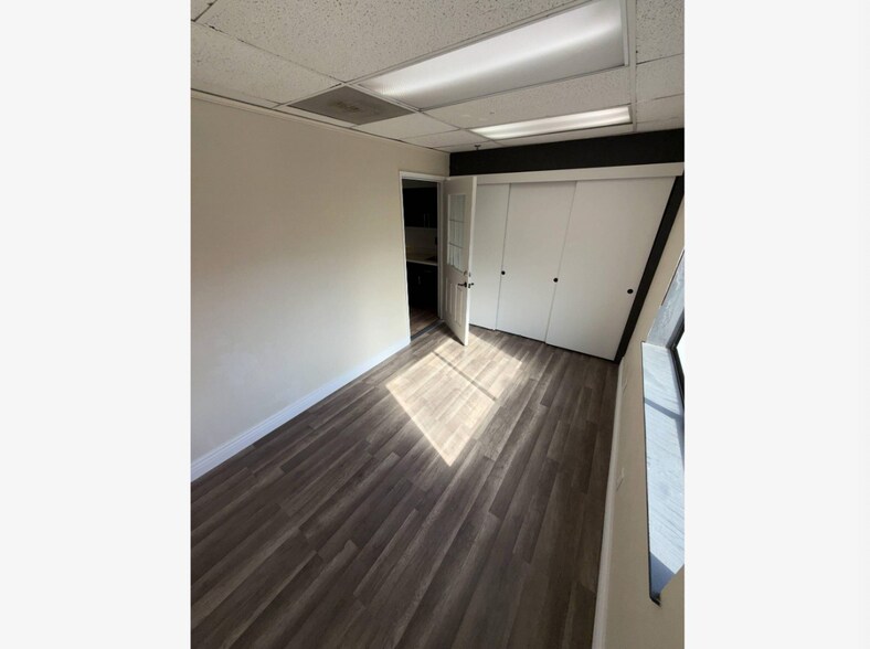 More Photos Of 4820-4834 Bissell Ave, Richmond Flex For Lease