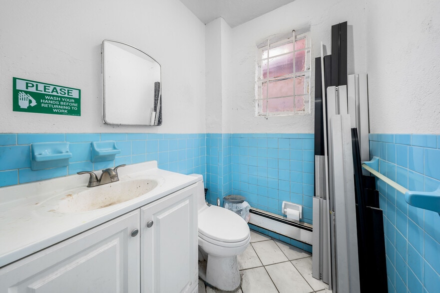 More Photos Of 2006 125th St, College Point Warehouse For Lease