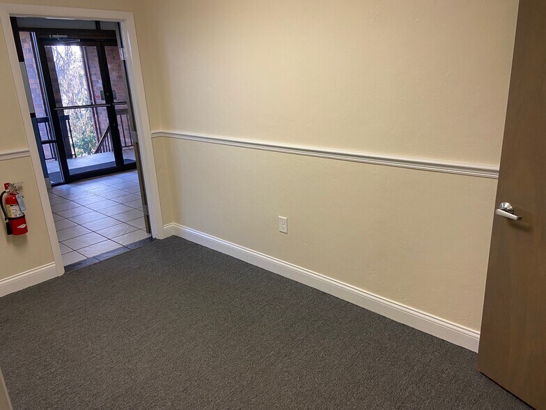 More Photos Of 3501 SW 2nd Ave, Gainesville Restaurant For Lease