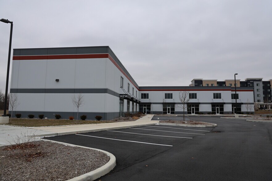 More Photos Of 14214 Bergen Boulevard Unit 102, Noblesville Flex For Sale