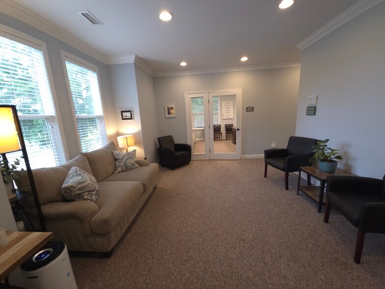 More Photos Of 705-711 Peninsula Dr, Davidson Office For Sale