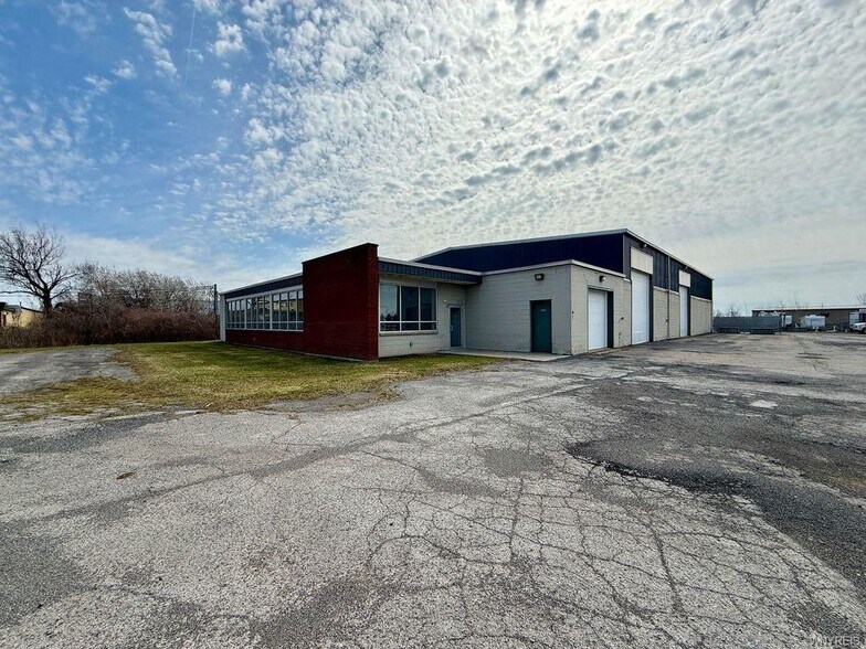 More Photos Of 8555 Packard Rd, Niagara Falls Warehouse For Lease