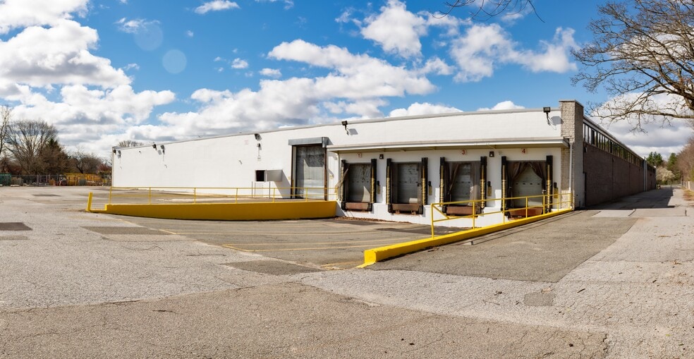 More Photos Of 355 Crooked Hill Rd, Brentwood Manufacturing For Lease