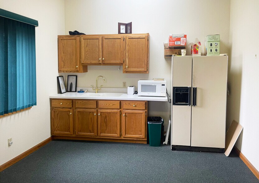 More Photos Of 15675 Morris Industrial Dr, Schoolcraft Industrial For Sale