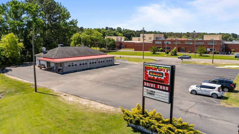 More Photos Of 120 Bank St, Sanford Restaurant For Sale