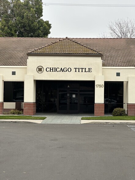 More Photos Of 220 S Akers St, Visalia Medical For Sale