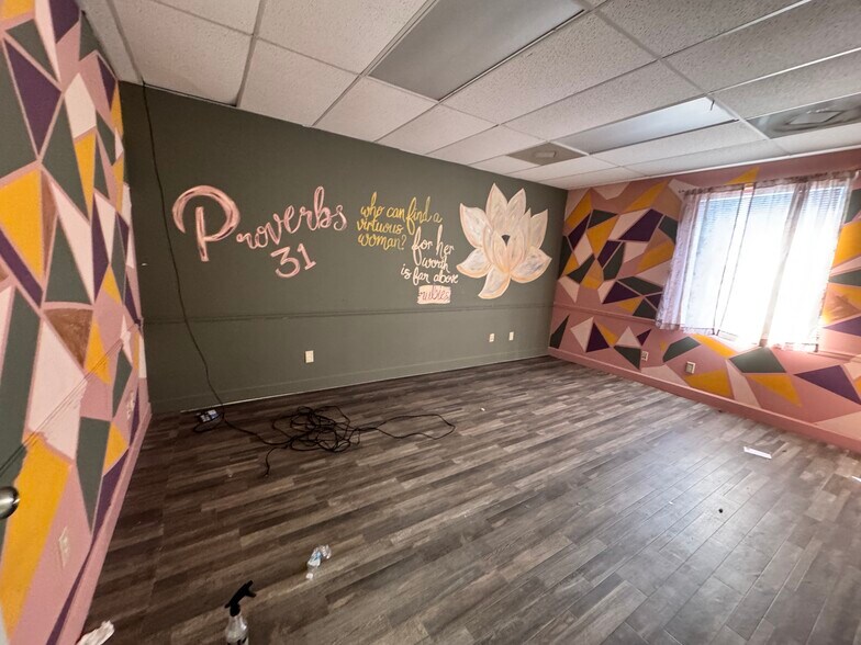 More Photos Of 421 N Gilmer Ave, Lanett General Retail For Sale