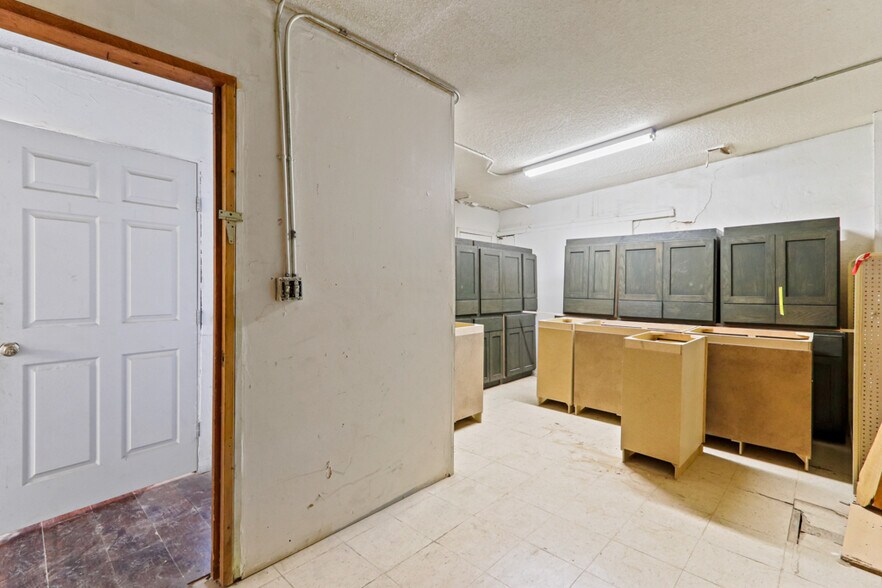 More Photos Of 10108 Socorro Dr, El Paso General Retail For Sale