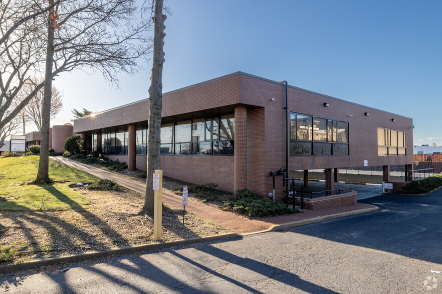 Primary Photo Of 1 Michael Ave, Farmingdale Office For Lease