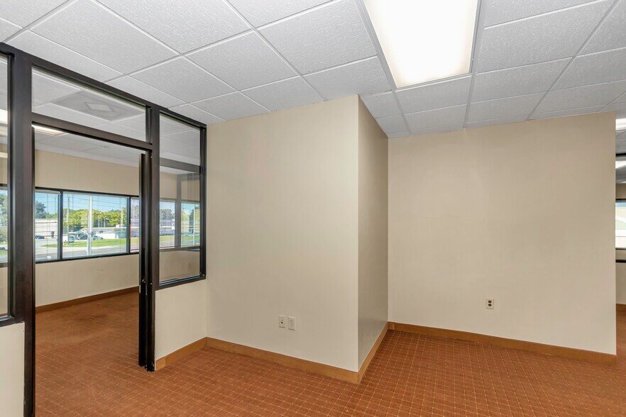 More Photos Of 5801 Ulmerton Rd, Clearwater Loft Creative Space For Lease