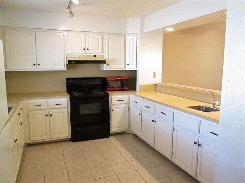 More Photos Of 12455 Melville Dr, Montgomery Apartments For Sale