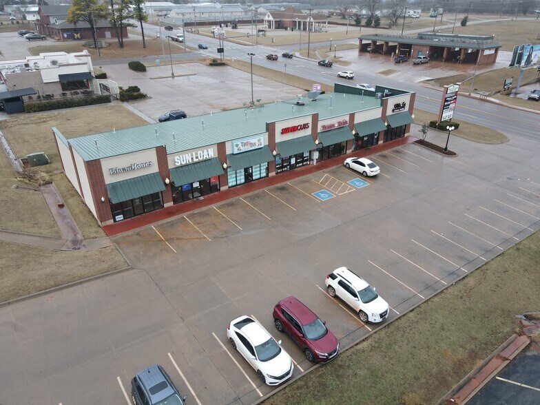 More Photos Of 2108 S Division St, Guthrie Storefront For Lease