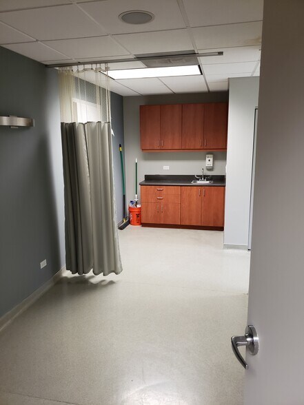 More Photos Of 2400 N Ashland Ave, Chicago Medical For Lease