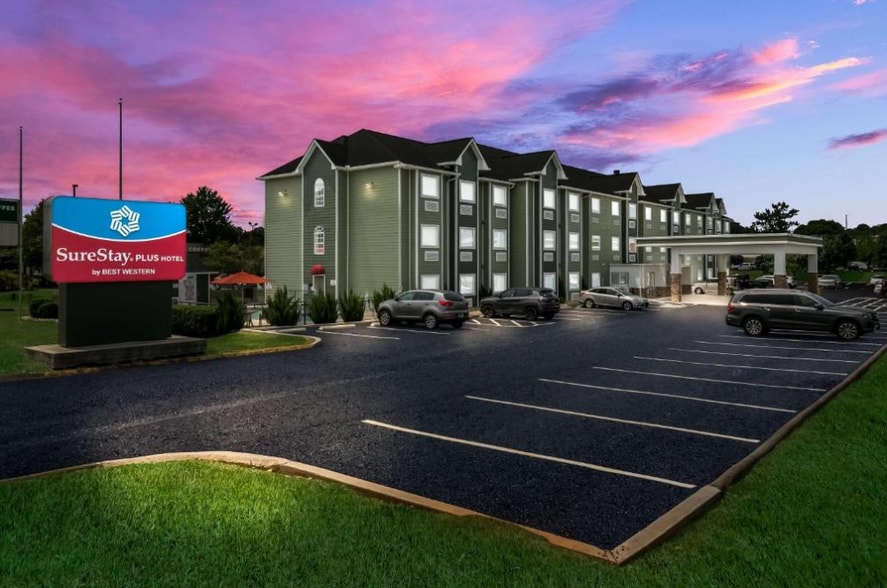 Primary Photo Of 680 Winfield Dunn Pky, Sevierville Hotel For Sale
