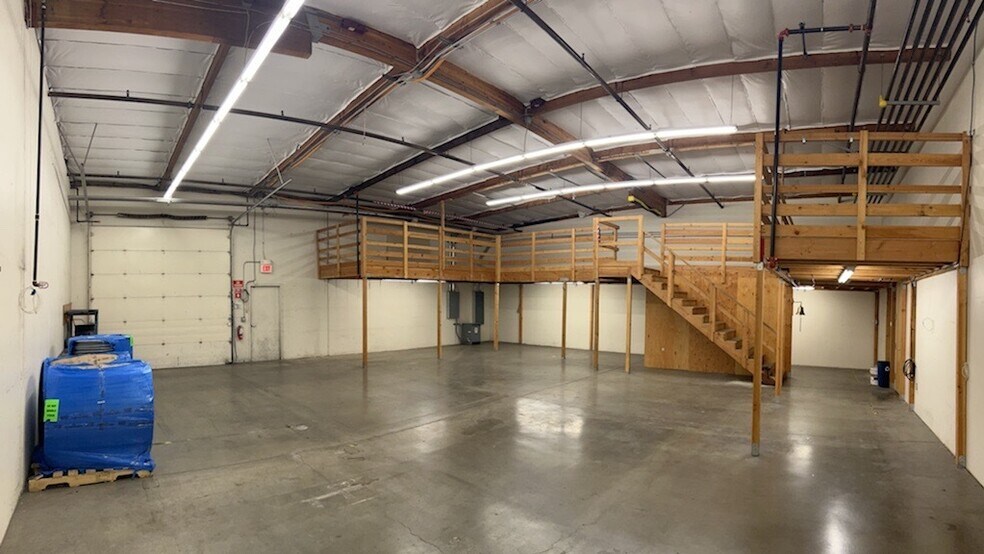 More Photos Of 960-978 Rincon Cir, San Jose Light Manufacturing For Sale