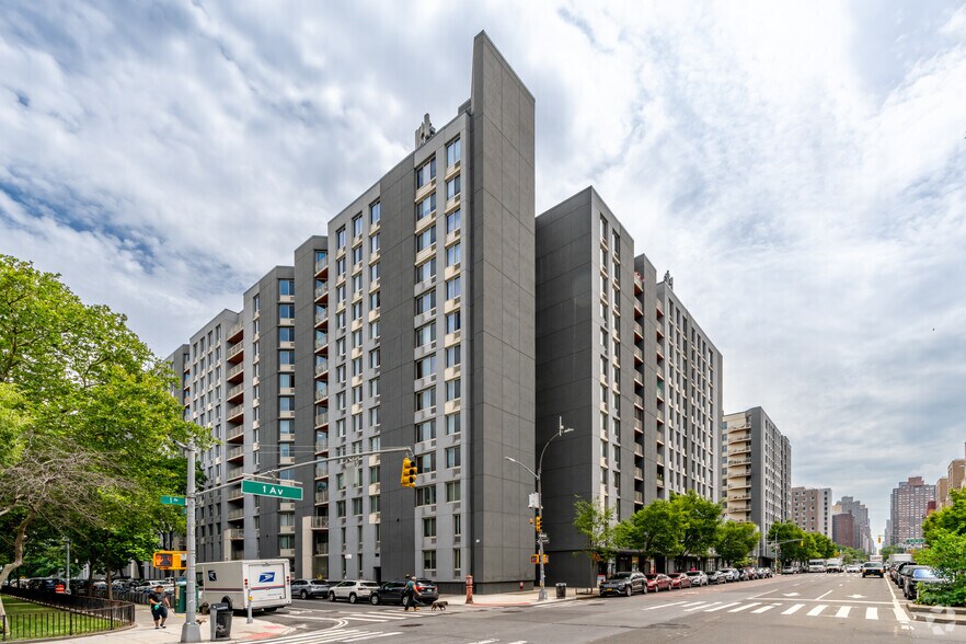 More Photos Of 1956 1st Ave, New York Apartments For Lease