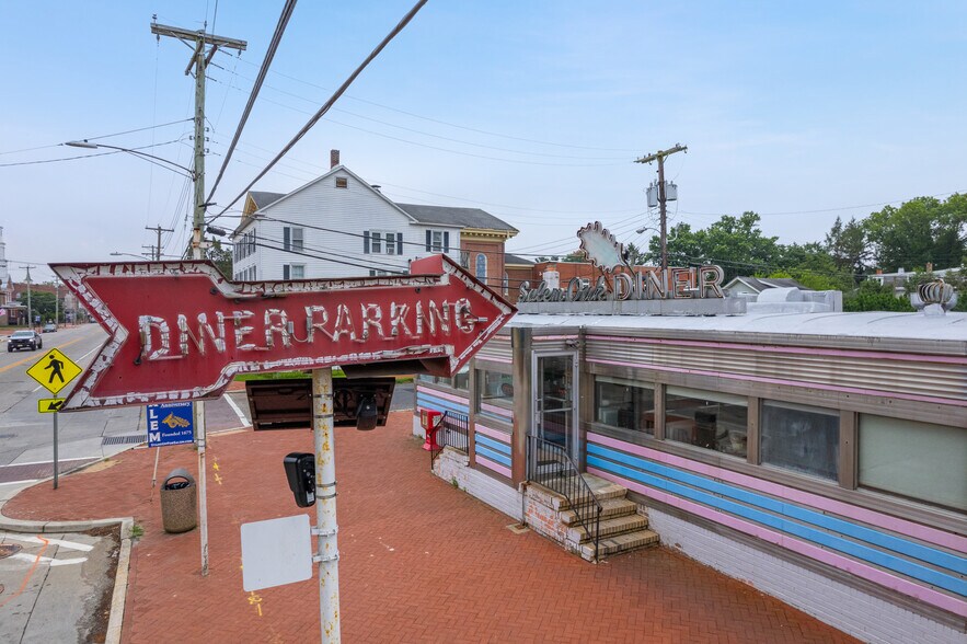 Primary Photo Of 113 W Broadway, Salem Restaurant For Sale