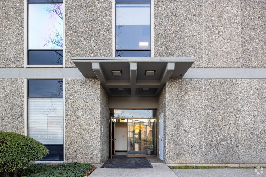 More Photos Of 1950 E 17th St, Santa Ana Office For Lease