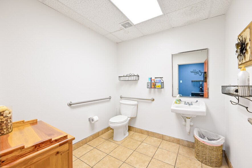 More Photos Of 3600 Rodeo Ln, Santa Fe Medical For Sale